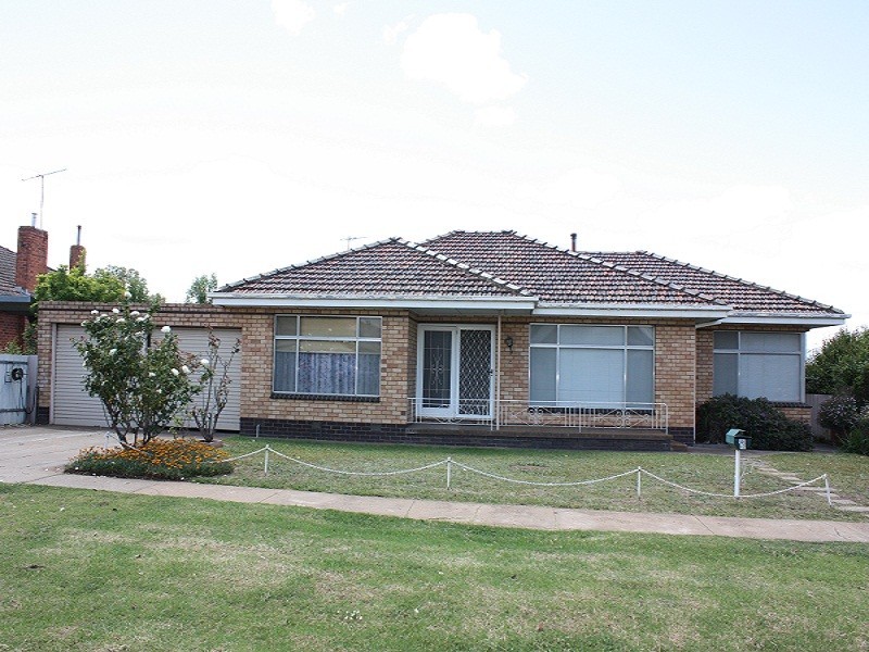42 Redlands Road, Corowa NSW 2646