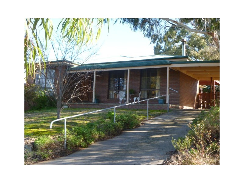 61 Thomas Avenue, Corowa NSW 2646