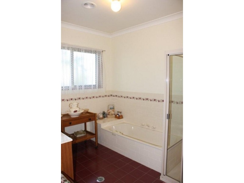 61 Thomas Avenue, Corowa NSW 2646