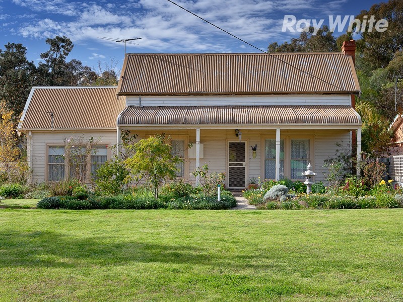 10 Charles Street, Balldale NSW 2646