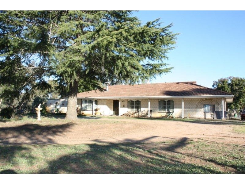 1 Lavis Road “Caernarvon”, Hopefield NSW 2646
