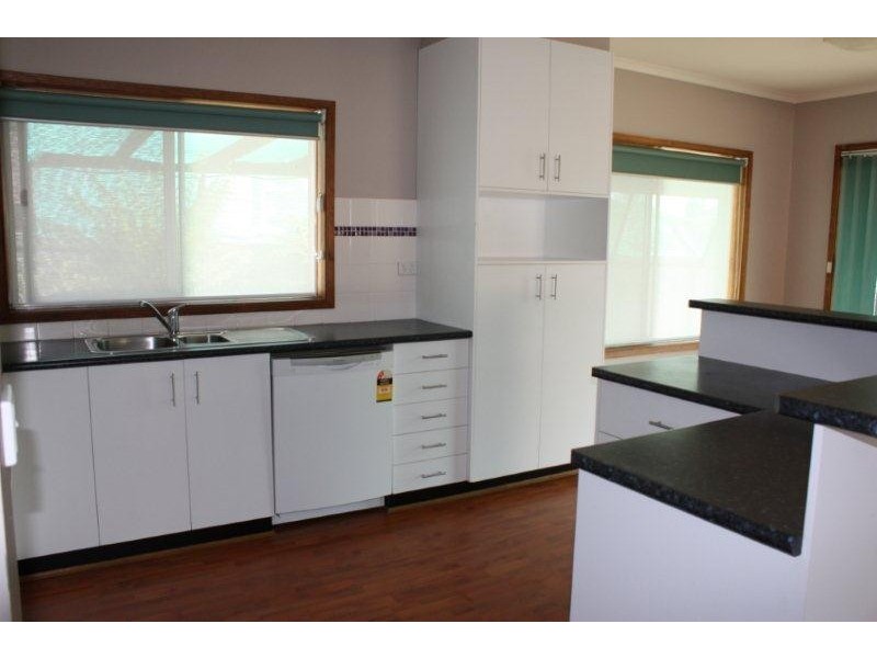 10 Fleming Drive, Corowa NSW 2646