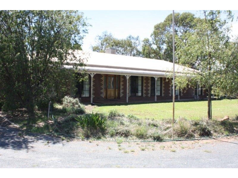 225 Spring Drive, Corowa NSW 2646
