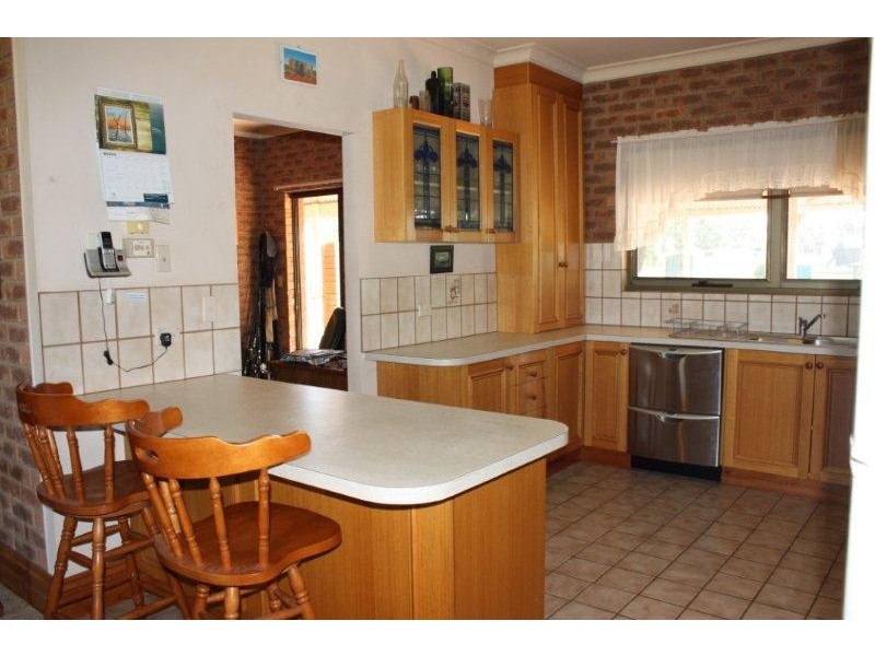 225 Spring Drive, Corowa NSW 2646