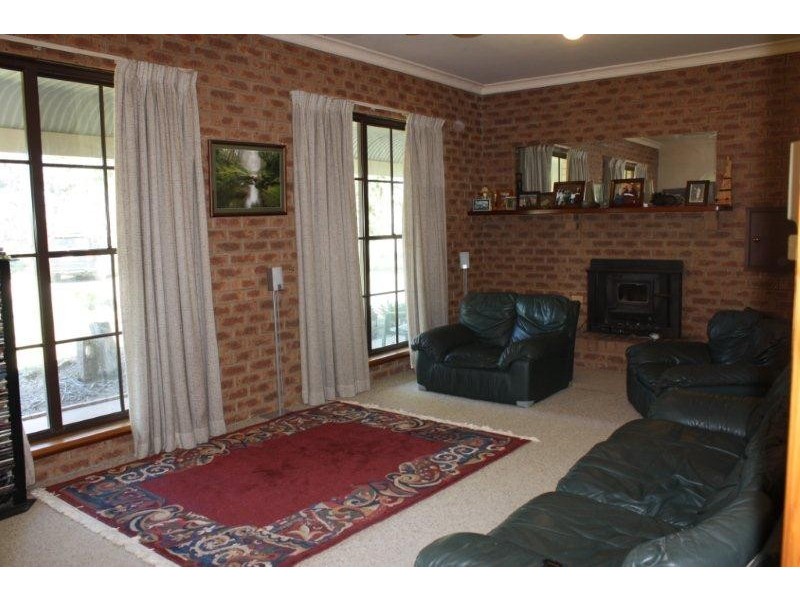 225 Spring Drive, Corowa NSW 2646