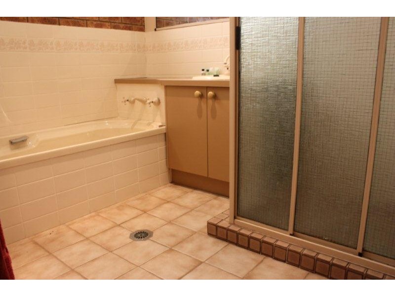 225 Spring Drive, Corowa NSW 2646