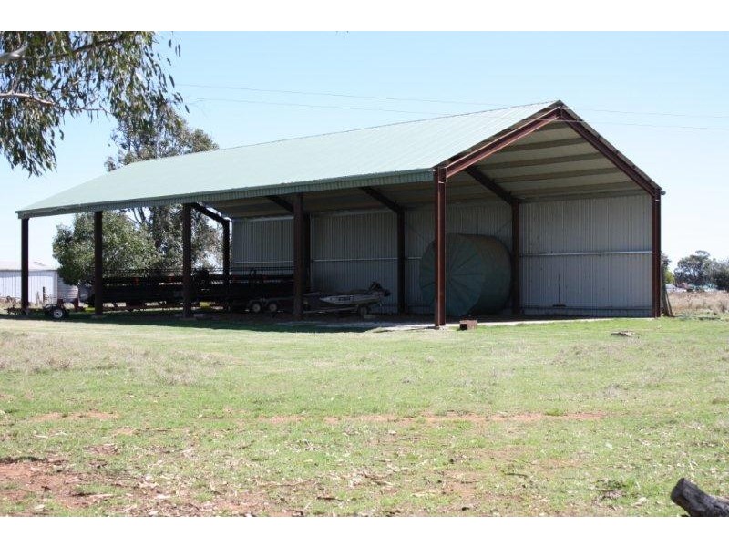 225 Spring Drive, Corowa NSW 2646