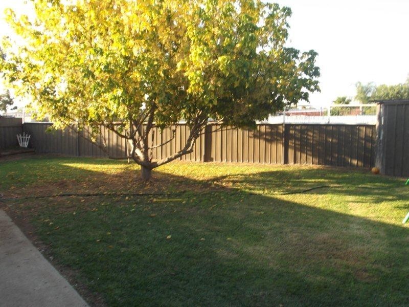 2 Lone Pine Avenue, Corowa NSW 2646