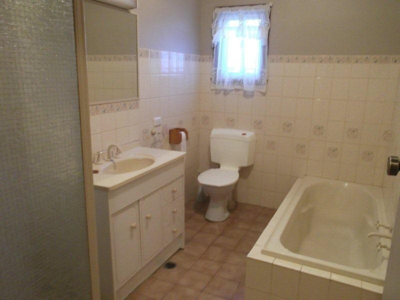 1 and 2/16 Sauvignon Drive, Corowa NSW 2646