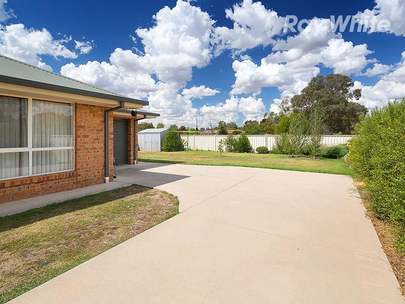 17 Pinot Crescent, Corowa NSW 2646