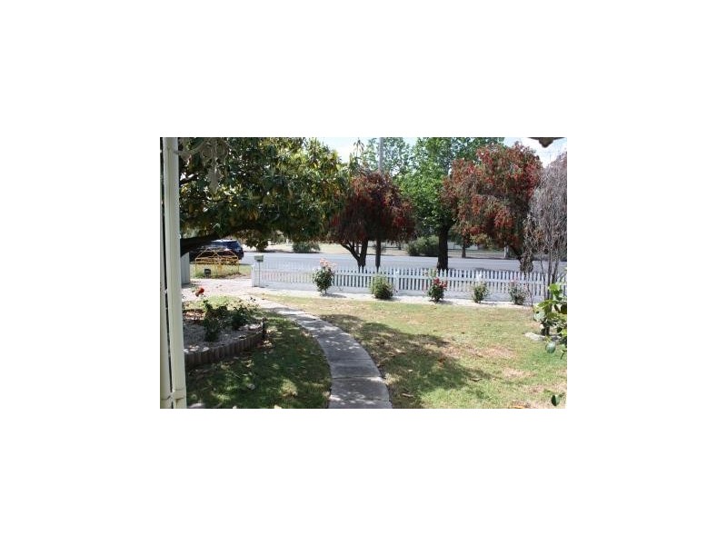 299 Honour Avenue, Corowa NSW 2646