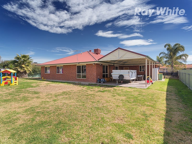 27 Pinot Crescent, Corowa NSW 2646