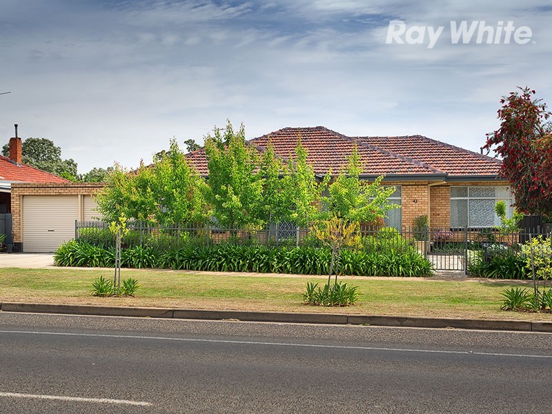 42 Redlands Road, Corowa NSW 2646
