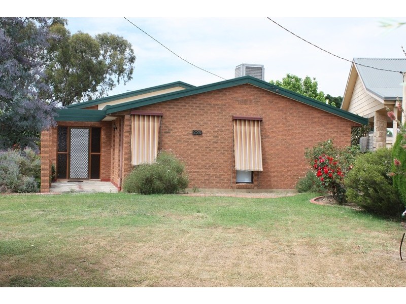 228 Adams Street, Corowa NSW 2646