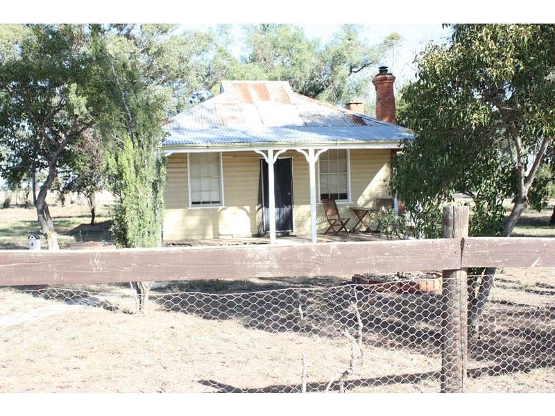 1 Kirkham Street, Lowesdale NSW 2646