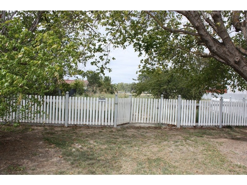 140 Federation Ave, Corowa NSW 2646