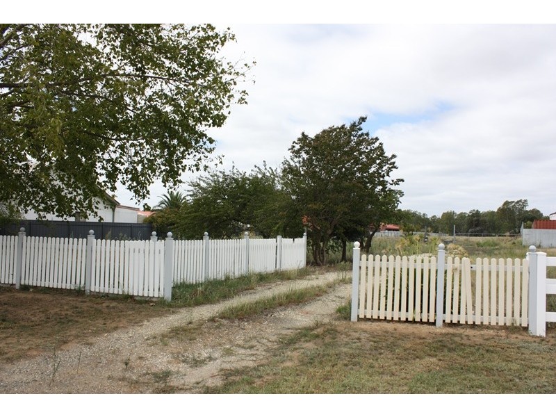 140 Federation Ave, Corowa NSW 2646