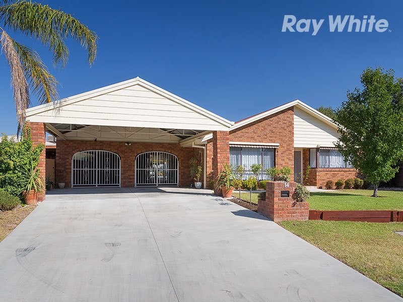 14 Carson Drive, Corowa NSW 2646
