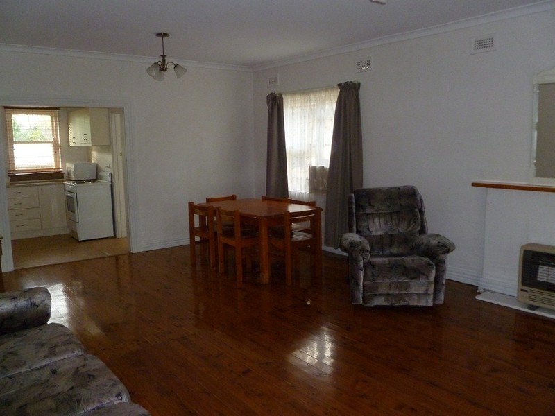 242 Honour Avenue, Corowa NSW 2646