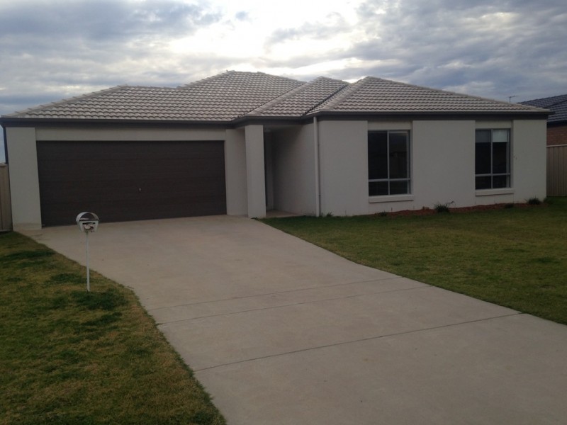 15 Chisnall Street, Corowa NSW 2646