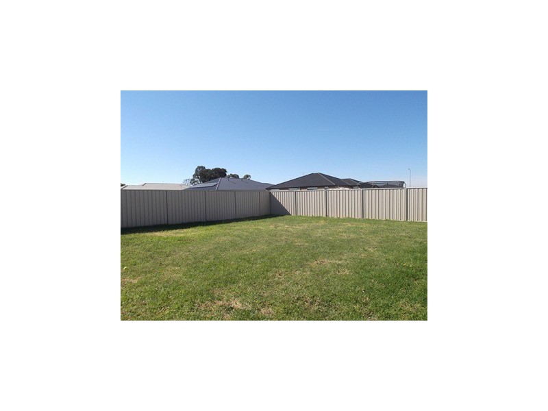 16 Chisnall Street, Corowa NSW 2646