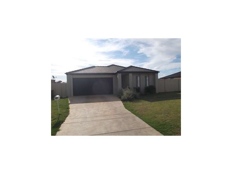 17 Chisnall Street, Corowa NSW 2646