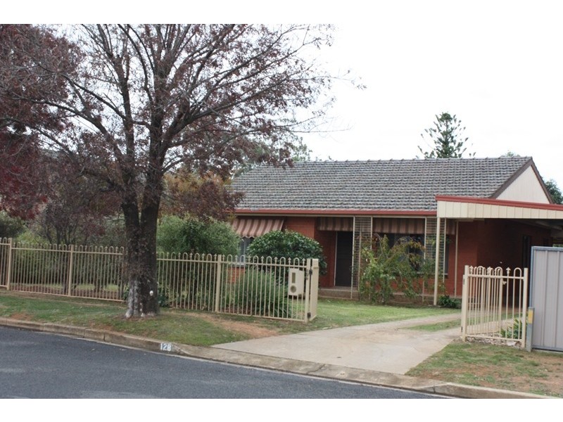 128 Dawe Street, Corowa NSW 2646