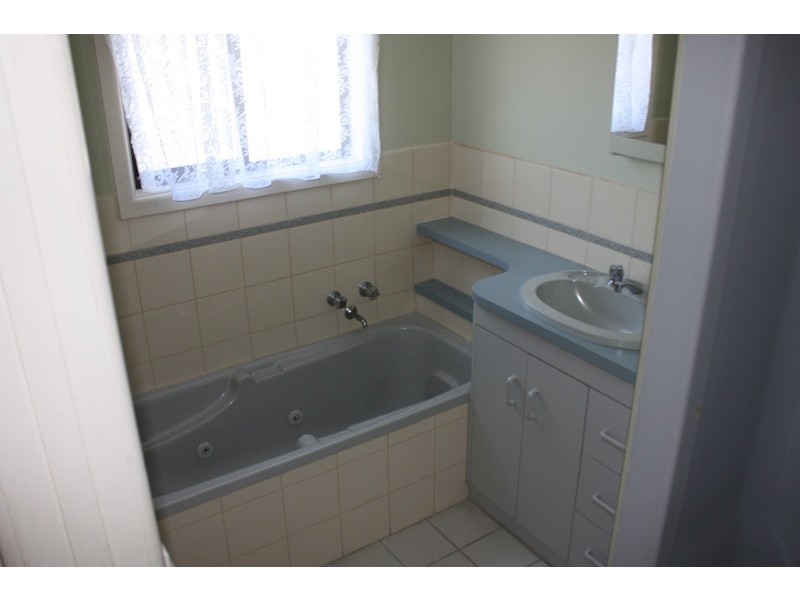 12 Henry Street, Corowa NSW 2646