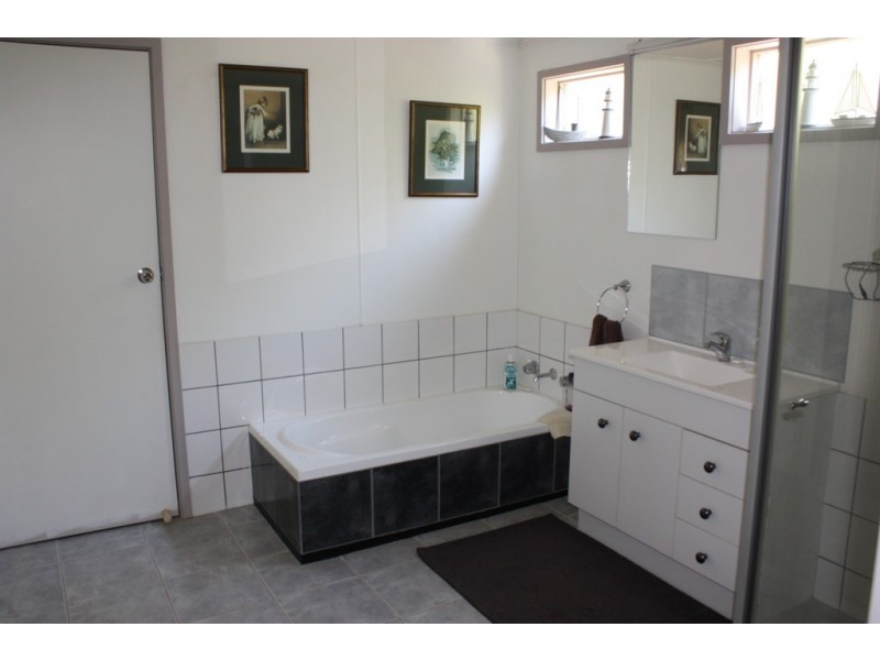32 King Street, Corowa NSW 2646