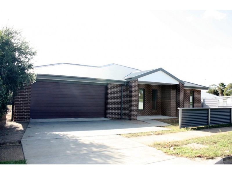 24 Bow Street, Corowa NSW 2646