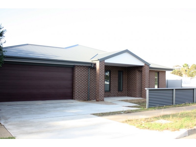 24 Bow Street, Corowa NSW 2646