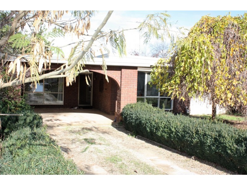 77 Banff Street, Corowa NSW 2646