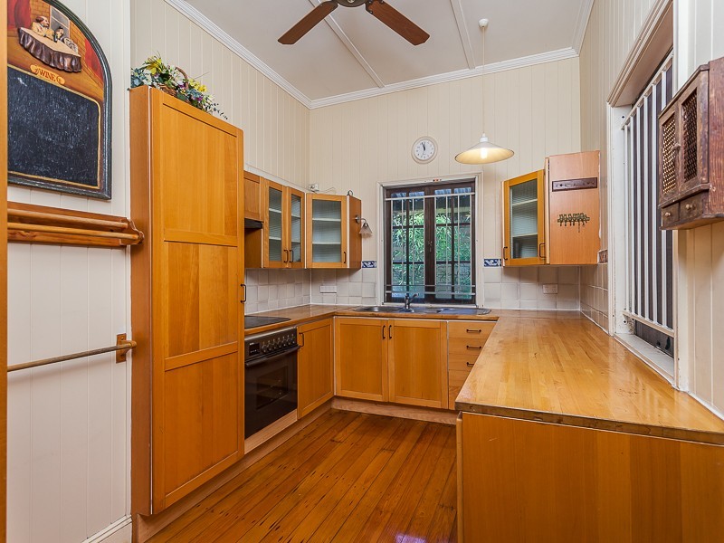 37 Windsor Road, Red Hill QLD 4059