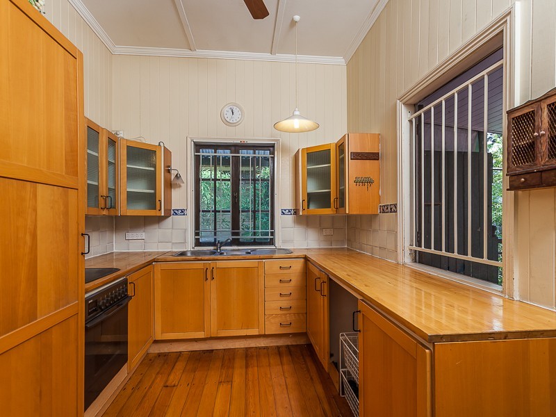 37 Windsor Road, Red Hill QLD 4059