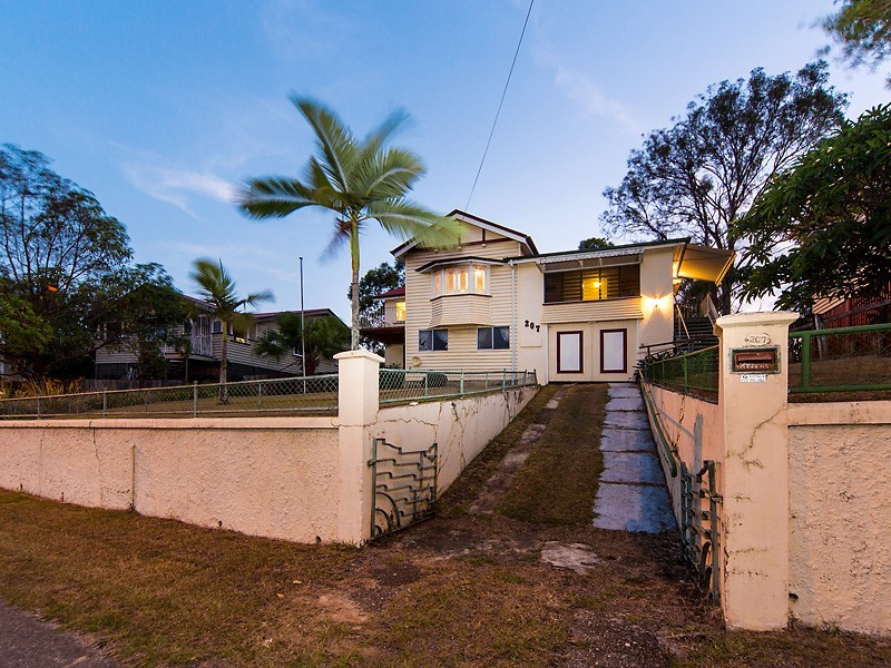 207 Boundary Road, Bardon QLD 4065