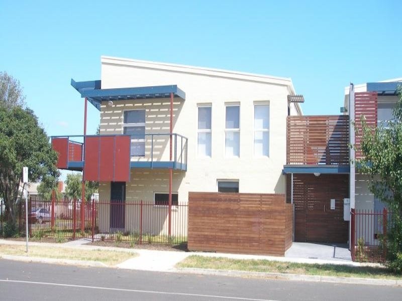 2/11 Kent Street, Braybrook VIC 3019