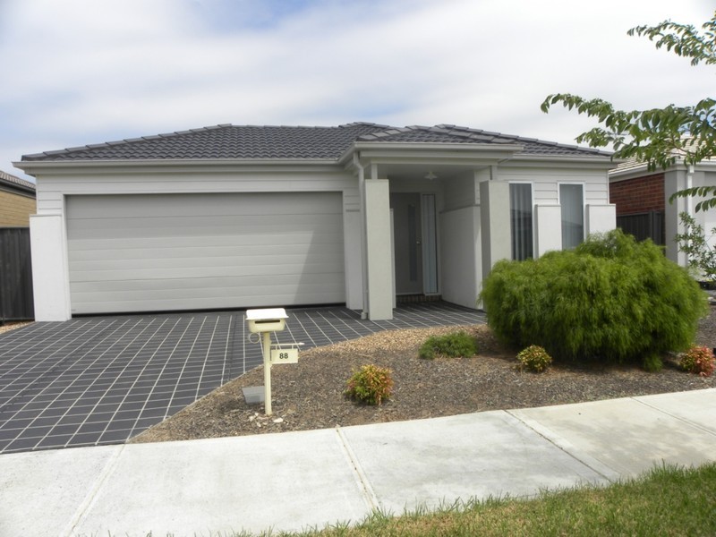 88 Duncombe Way, Deer Park VIC 3023