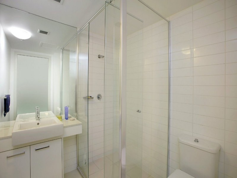 1606/100 Harbour Esplanade, Docklands VIC 3008