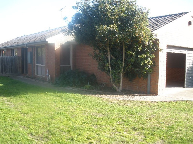 //33 Coolabah Cresent, Hoppers Crossing VIC 3029