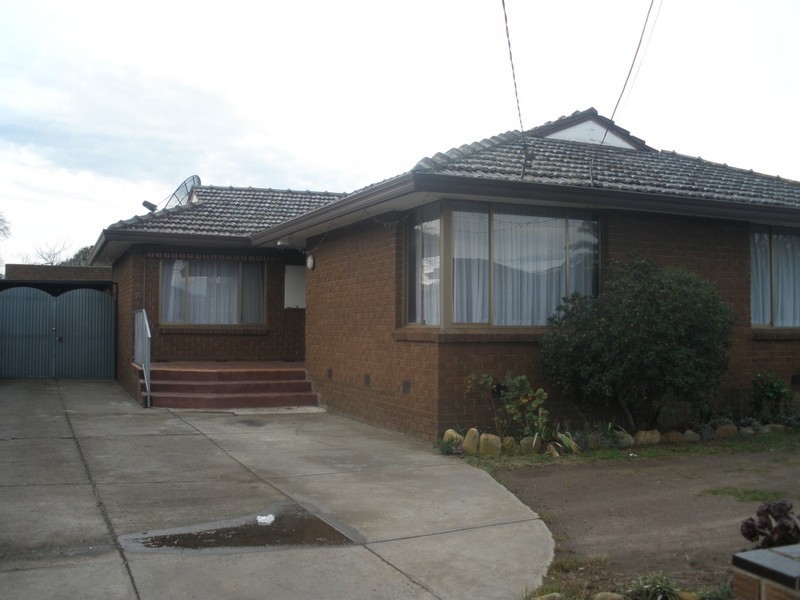 10 Derson Street, St Albans VIC 3021