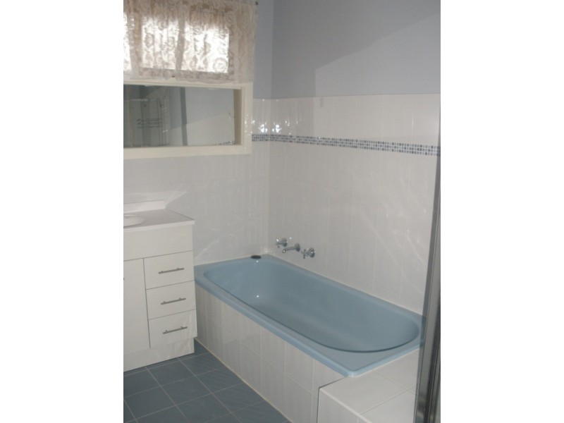 10 Derson Street, St Albans VIC 3021