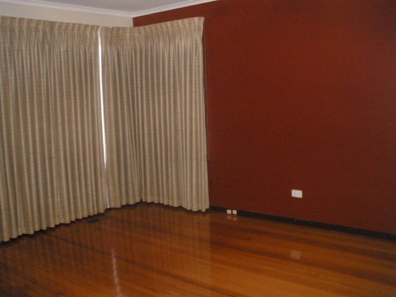 10 Derson Street, St Albans VIC 3021