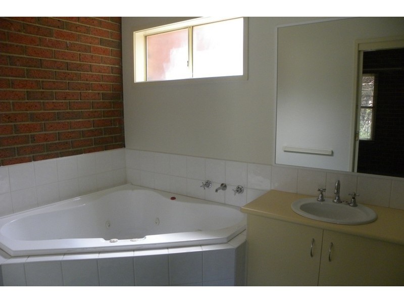 2/110 Inkerman Street (rear of Ballarat Road), Maidstone VIC 3012