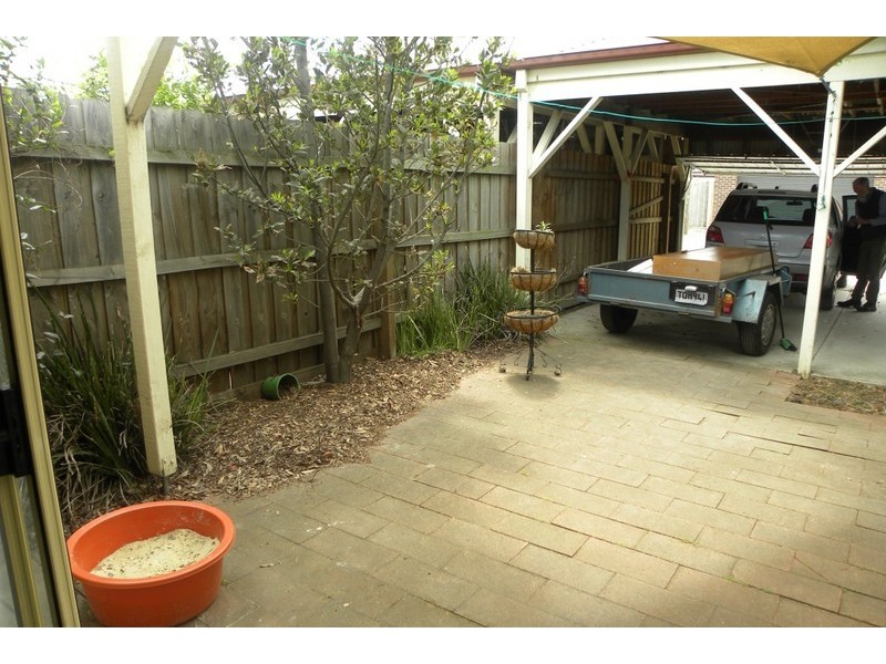 2/110 Inkerman Street (rear of Ballarat Road), Maidstone VIC 3012