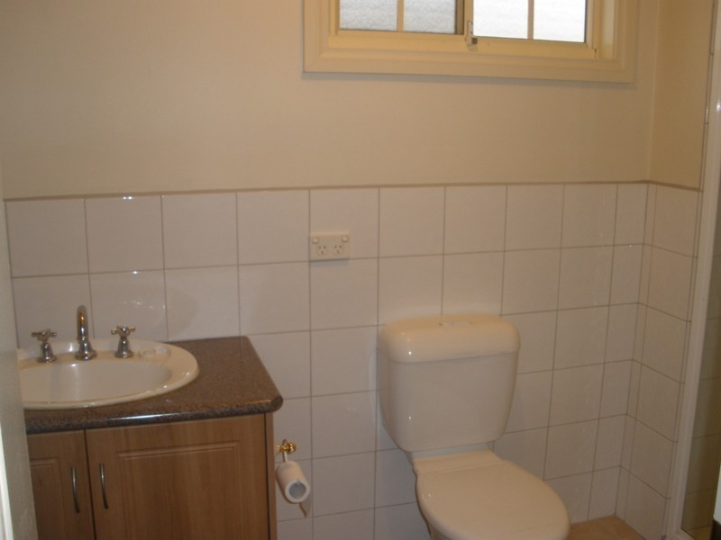 2/1A Cathcart Street, Maidstone VIC 3012