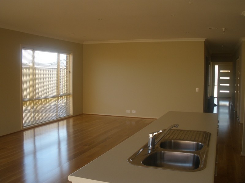 16 Urban Drive, Williams Landing VIC 3027