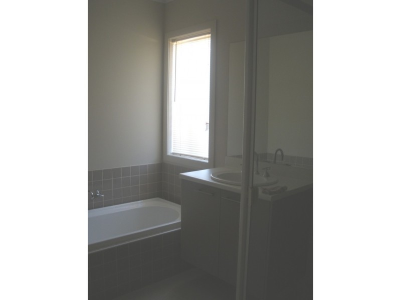 16 Urban Drive, Williams Landing VIC 3027