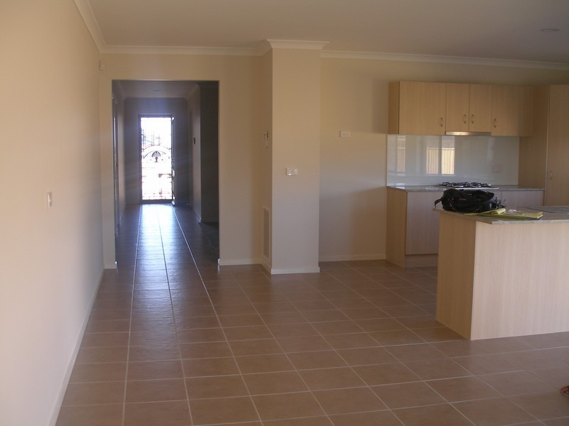 40 Monterey Bay Drive, Sanctuary Lakes VIC 3030