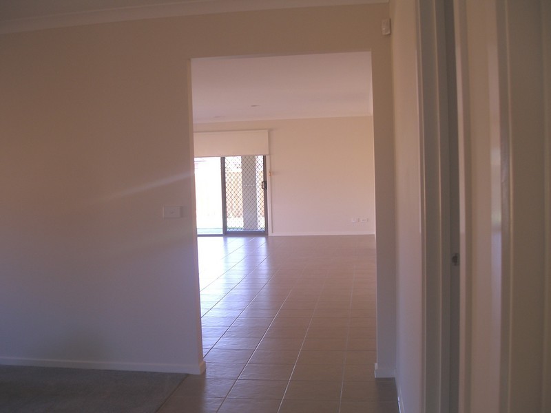 40 Monterey Bay Drive, Sanctuary Lakes VIC 3030