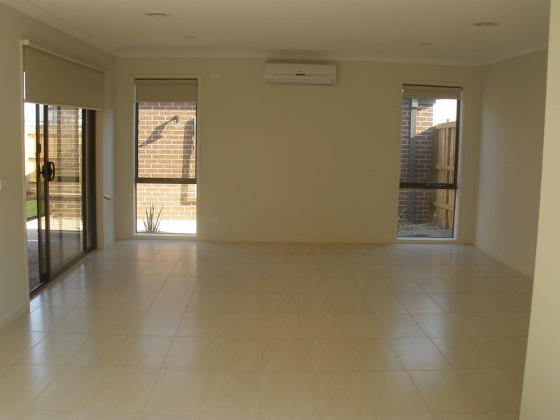 199 Saltwater Promenade, Sanctuary Lakes VIC 3030